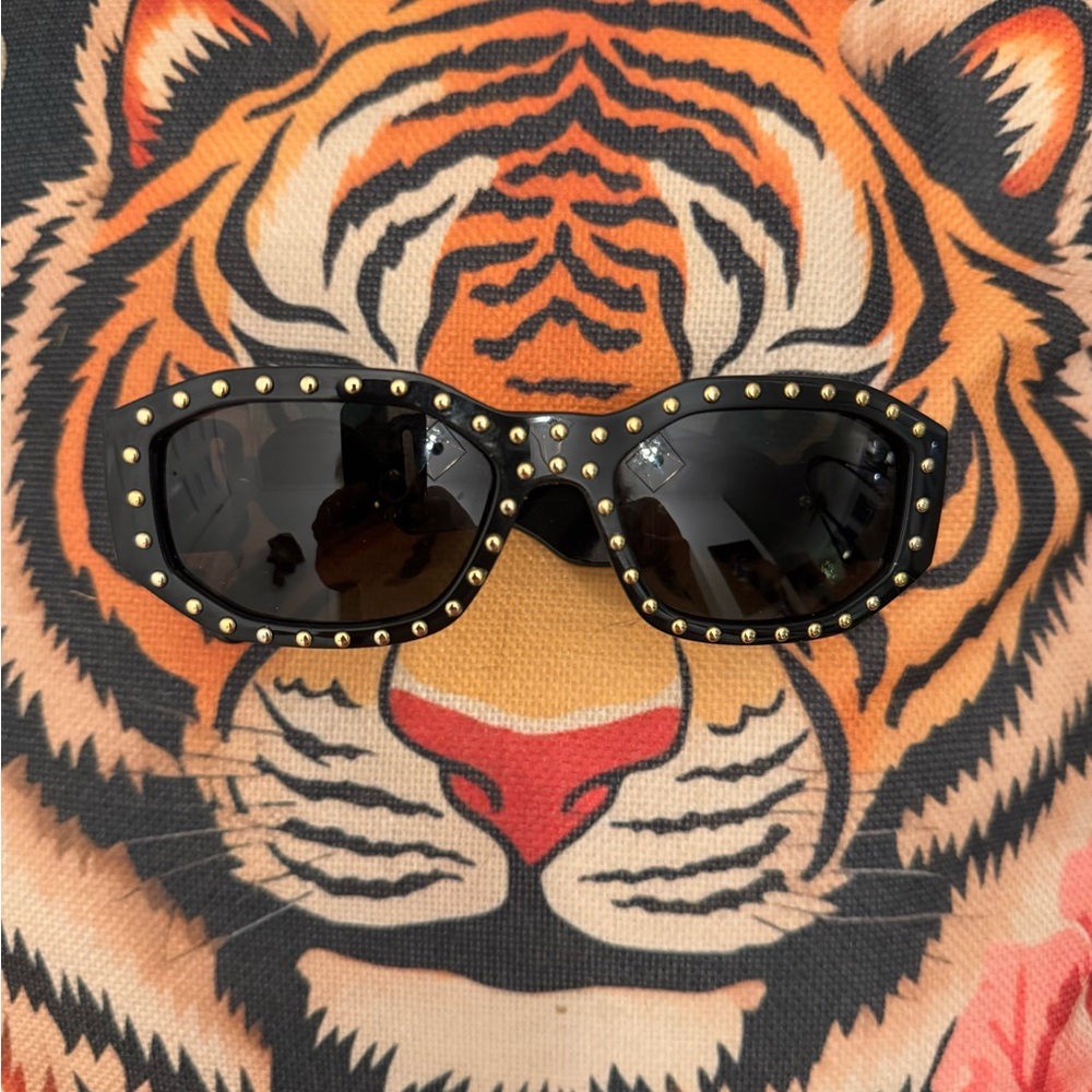 EUC Versace Medusa Biggie Black Sunglasses Retail $380 with Case and Box - Picture 2 of 8